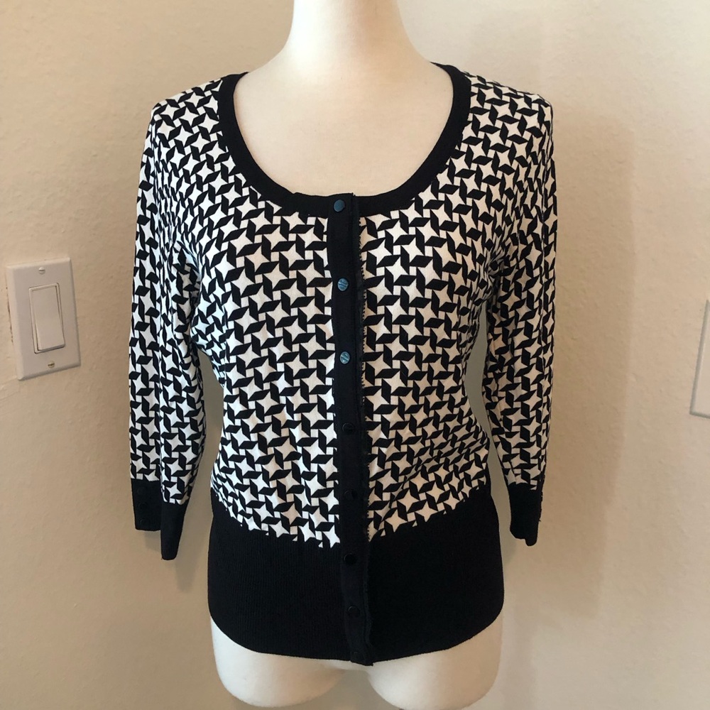 NWOT White House Black Market Geo Print 3/4 Sleeve Cardigan Sweater